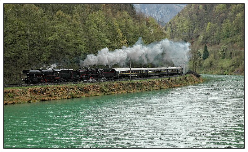 52.7612 und der 50.1171 der Firma Brenner&Brenner am 19.4.2008 mit dem Sonderzug E 16317 (Hersbruck-Selztal) in Kleinreifling.