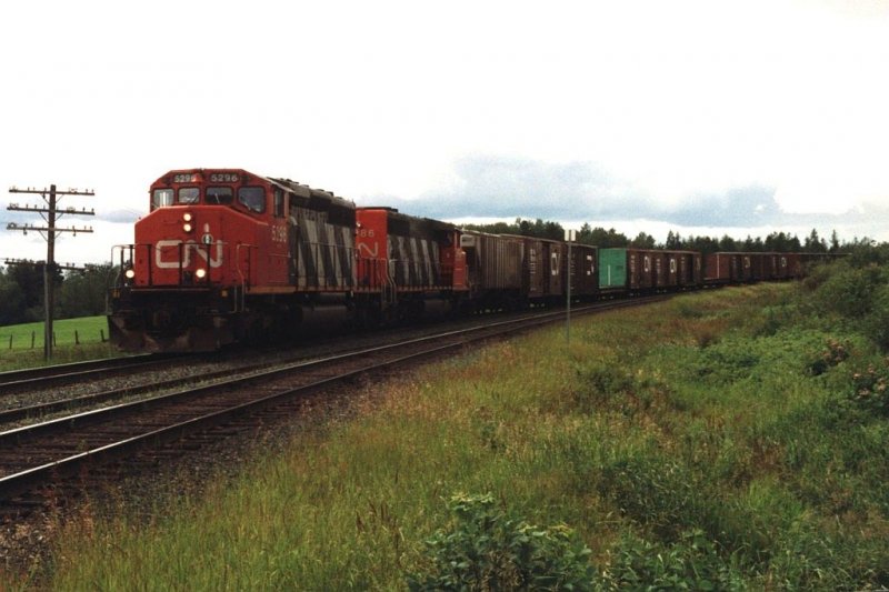5296 und 5286 mit Gterzug (62 wagons) bei Thunder Bay am 02-08-1993. Bild und scan: Date Jan de Vries.