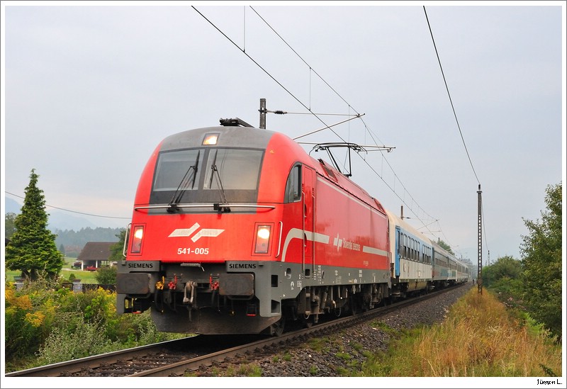 541-005 mit dem D415 (Schwarzach-St.Veit - Beograd). Ledenitzen, 20.8.2009.