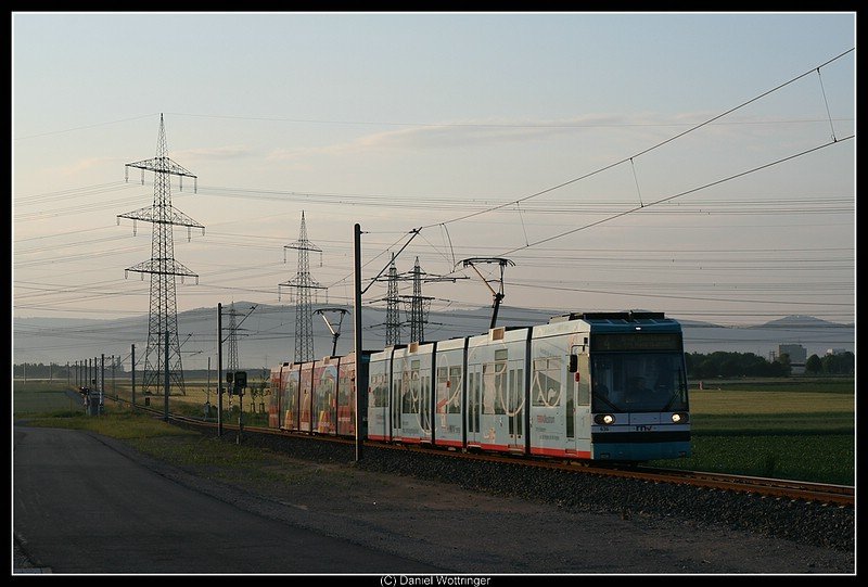 (5)636 mit einem anderen 56xx kurz vor dem Einfahrsignal f�r den Bf Wallstadt Ost. 2. Juni 2009.
