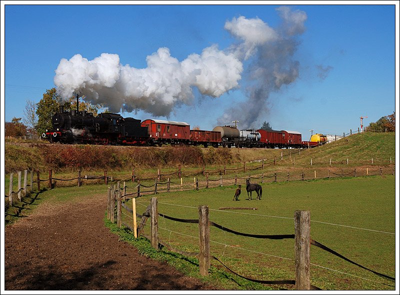 57 2770 (=�GEG-Lok 657.2770) mit einem Fotog�terzug am 18.10.2008 kurz nach Garching aufgenommen.