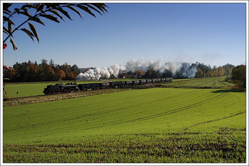 57 2770 (=�GEG-Lok 657.2770) mit einem Fotog�terzug von Garching nach T��ling am 18.10.2008 kurz nach Garching aufgenommen.