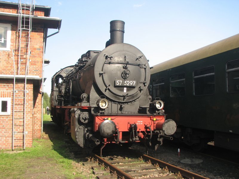 57 3297 ist beim Heizhausfest in Chemnitz-Hilbersdorf ausgestellt.25.08.07.