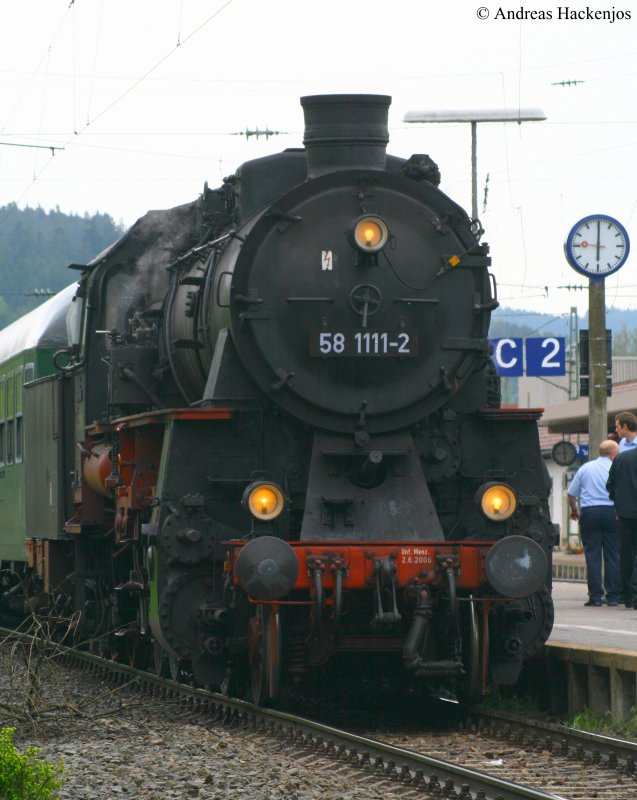58 1111-2 (58 311) mit ihrem Lr (Triberg-Rottweil) in St.Georgen(Schwarzw) 10.5.09