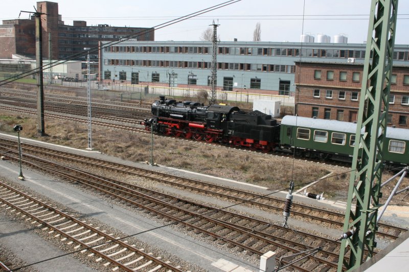 58 311 am Ende eines Sonderzuges. Gezogen wurde der von E77 10.Anlass war das BW-Fest in DD-Altstadt.