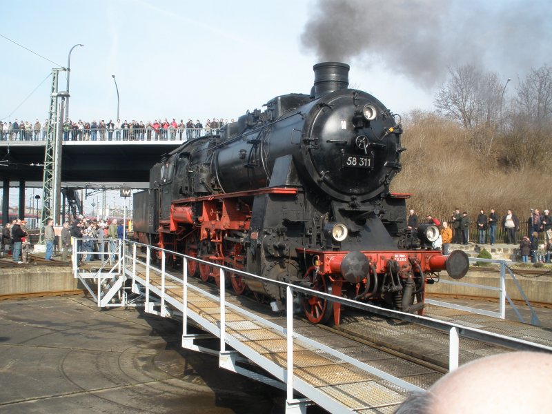 58 311 auf der Drehscheibe zur Saisonerffnug im BW Dresden Altstadt am 21.03.09