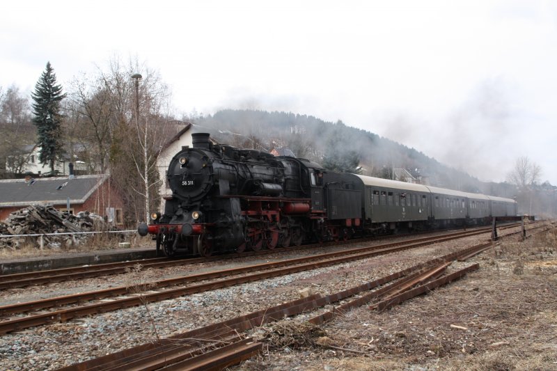 58 311 im Bahnhof Gr�nst�dtel am 14.03.09. 