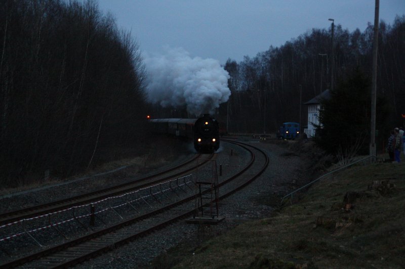 58 311 macht sich am Abend des 14.03.09 wieder auf dem Weg nach Chemnitz.