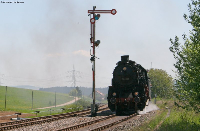 58 311 mit dem 92465 bei der Einfahrt D�ggingen am 12.5.08