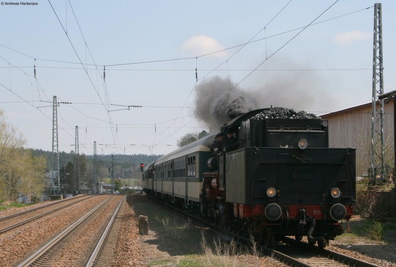 58 311 mit dem ihren Lr von Rottweil nach Triberg bei der Durchfahrt St.Georgen(Schwarzw) am 4.5.08