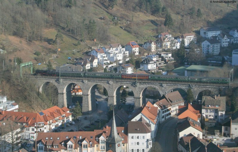 58 311 mit ihrem Sonderzug auf dem Reichenbachviadukt am 3.1.09