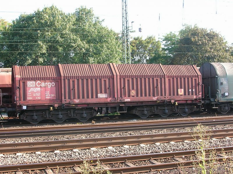 6 Achsiger  Schiebewandwagen 487 6 792-1 der DB-Cargo am 7.8.2006.