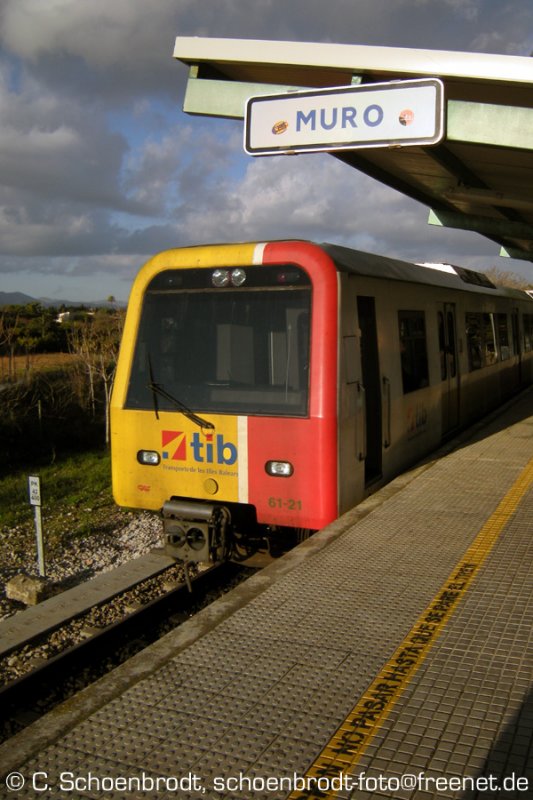 61-21 aus Sa Pobla, im Bahnhof von Muro,
Dezember 2008