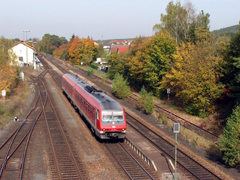610 008 mit RE 3553 in Maxh�tte-Haidhof (19.10.2006)