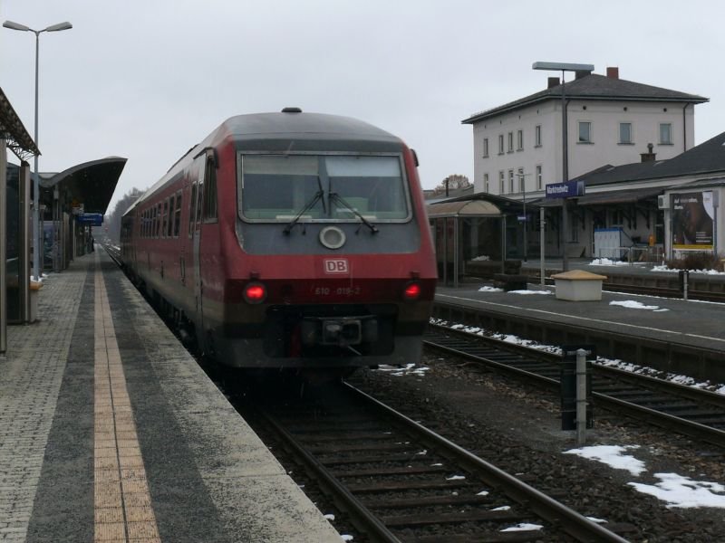 610 019 mit dem RE Nrnberg-MArktredwitz bei der Einfahrt in den Zielbahnhof