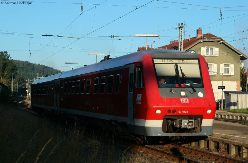 611 022-5 als RE 3205 (St.Georgen(Schwarzw)-Ulm Hbf) bei der Abfahrt St.Georgen(Schwarzw) 29.7.09. Das war das letzte Mal das dieser Zug in St.Georgen beginnt und Zukunft verkehrt er Triberg-Ulm