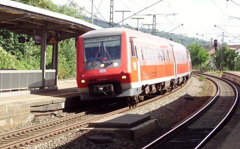 611 034 legt sich als IRE 3258 Aulendorf - Stuttgart Hbf in Stuttgart-Untertrkheim in die Kurve. 18.08.08
