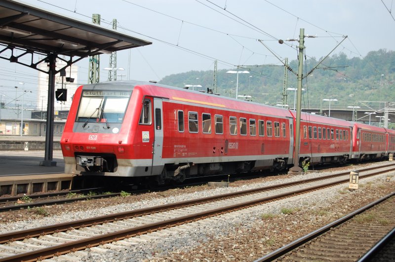 611 530-6 fhrt am 1.5.2009 zusammen mit einem anderen Triebzug der BR 611 durch Plochingen in Richtung Stuttgart.