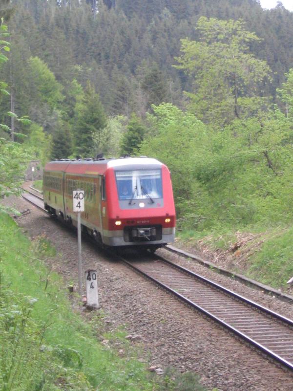 611 531 von Tuttlingen kurz vor dem Zielbahnhof Neustadt/Schwarzwald am 24.05.06