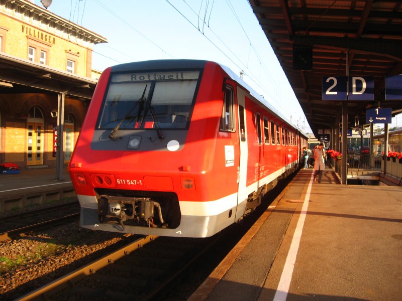 611 547-1 als RE 22300 nach Rottweil im Bahnhof von Villingen 116.9.07