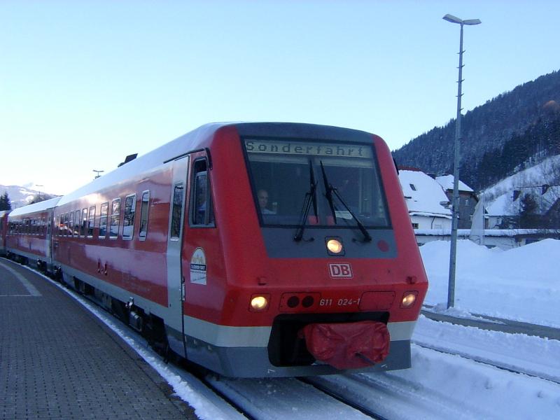 611er berfhrung von Ulm nach Lindau wegen Streckenbauarbeiten. Hier ist die berfhrung am 13.03.2005 in Immenstadt zu sehen