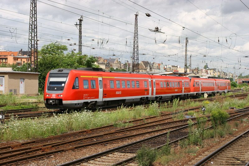 612 009 im Doppelpack mit   Nicht Einsteigen   f�hrt in Halle ein. 24.07.2007
