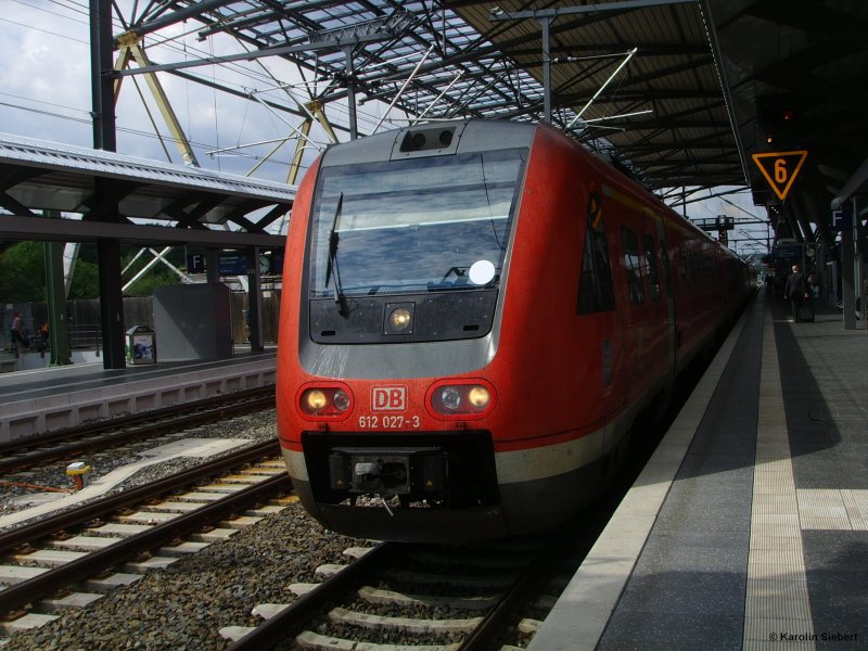 612 027 im Erfurter Hauptbahnhof am 25.07.2007
