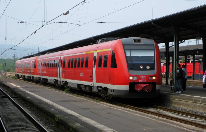 612 049 und 612 039 bei der Ankunft als RE 3922 aus Kassel-Wilhelmshhe nach Hagen Hbf am 1.05.09 in Kassel Hbf auf Gl. 8.