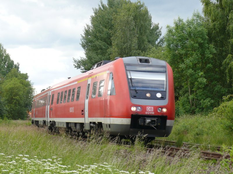 612 056 mit RE nach Gera kurz vor Wiesau (Oberpf), 10.6.2009