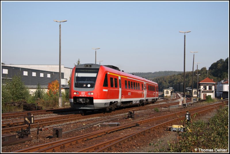 612 067 ist am 23.09.07 als Bderexpress in Richtung Bad Brambach unterwegs. Hier bei der Ausfahrt aus dem Bf Adorf/Vogtland.
