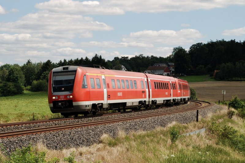 612 084 und 612 xxx mit RE 4771 bei Grobau (01.08.2007)