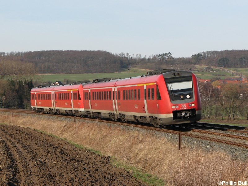 612 130-5 legt sich am 3.2.08 als RE 3611 bei Klein Elbe in die Kurve