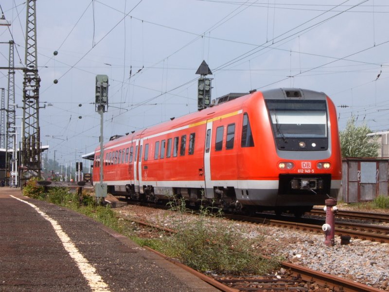 612 149-5 beschleunigt am 12.06.07 auf Gleis 3 des Aalener Bahnhofs und tretet somit seine Reise als InterRegioExpress nach Ulm HBF an.