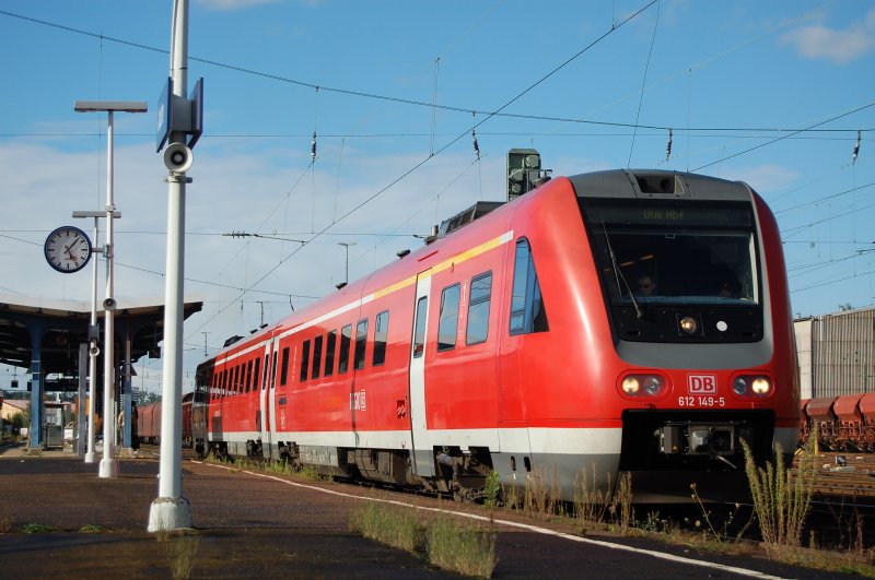 612 149-5 fhrt am 04.09.07 als InterRegioExpress von Aalen nach Ulm HBF aus Gleis 5 des Aalener Bahnhofs. Der nchste planmige Halt des Zuges ist Oberkochen.