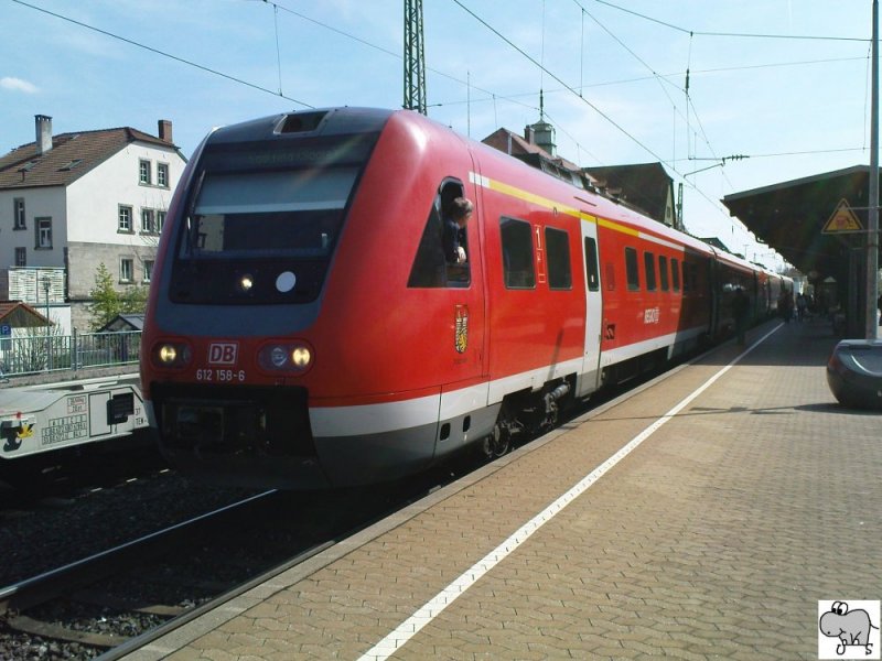 612 158-6 als Regionalexpress Hof-Saalfeld (RE 3488) am 27. April 2008 um 15.16 Uhr im Kronacher Bahnhof.