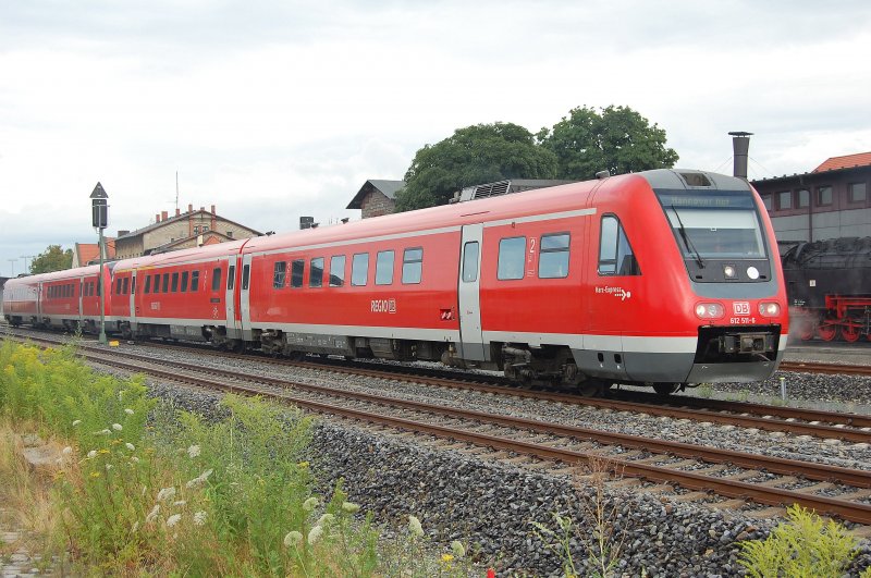 612 511-6 und ein weiterer 612er fahren als RE nach Hannover Hbf durch Wernigerode. Juli 2008