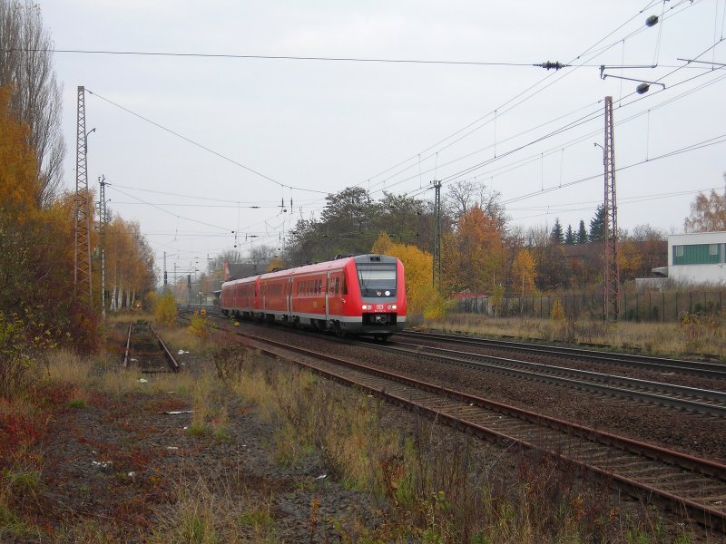 612 512 mit dem RE Hannover-Halle bei Sarstedt