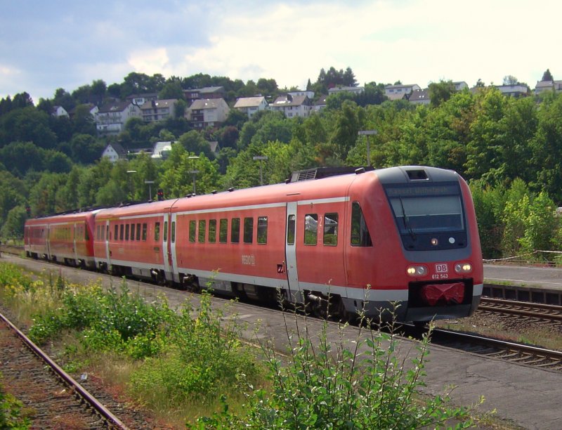 612 543 mit RE nach Kassel Wilhelmshh verlt am 23.06.09 den Bahnhof Arnsberg.