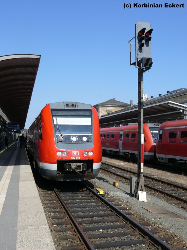 612 555 mit RE 3004 nach Wrzburg Hbf in Hof Hbf, 1.08.2009