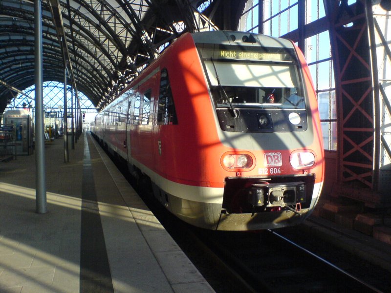 612 604 wartet am 21.04.2009 auf das grne Signal.