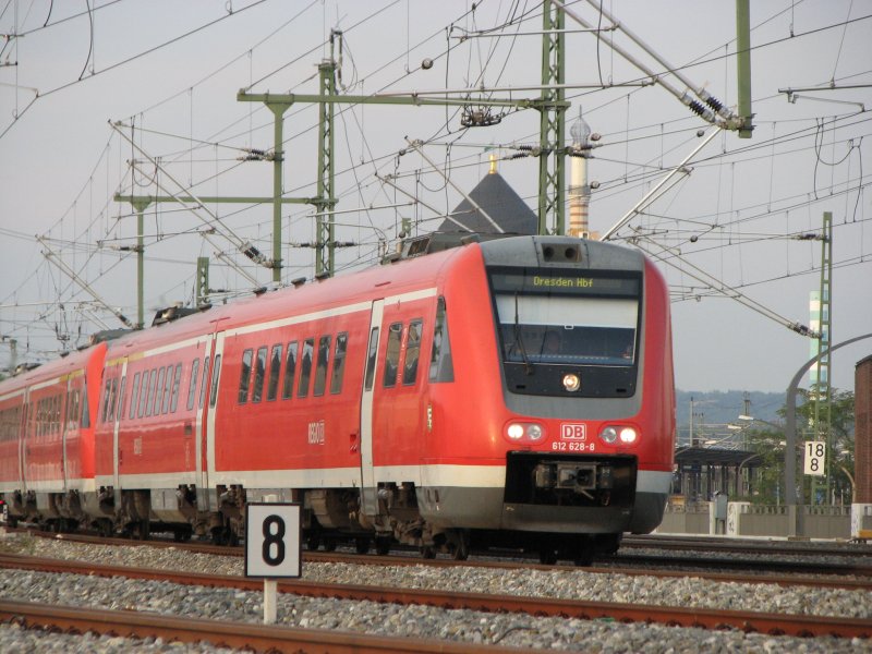 612 628-0 und 612 110-7 steuern gemeinsam Dresden-HBF an.21.09.07.