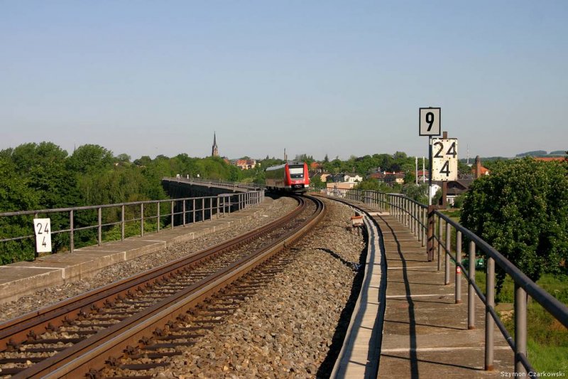 612 629-6 als Personenzug Liberec-Dresden, Brcke ber Lausitzer Neisse, Porajw am 19.05.2007