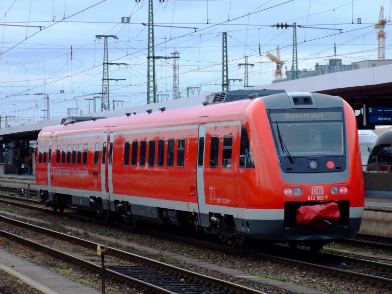 612 902 von der DB AG Prfstelle Minden als Versuchstrger fr Fahr- und Schwingungstechnik am 27.03.08 bei der Durchfahrt durch Nrnberg Hbf.