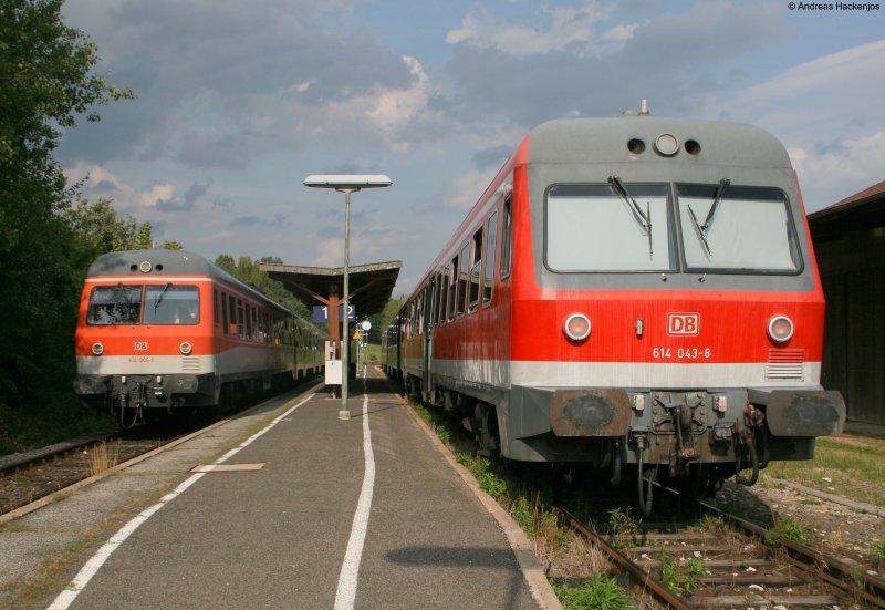 614 005-7 als RB 35400 und 614 043-8als RB 35407  beim Kreuzungshalt in Wilhermsdorf 3.9.08