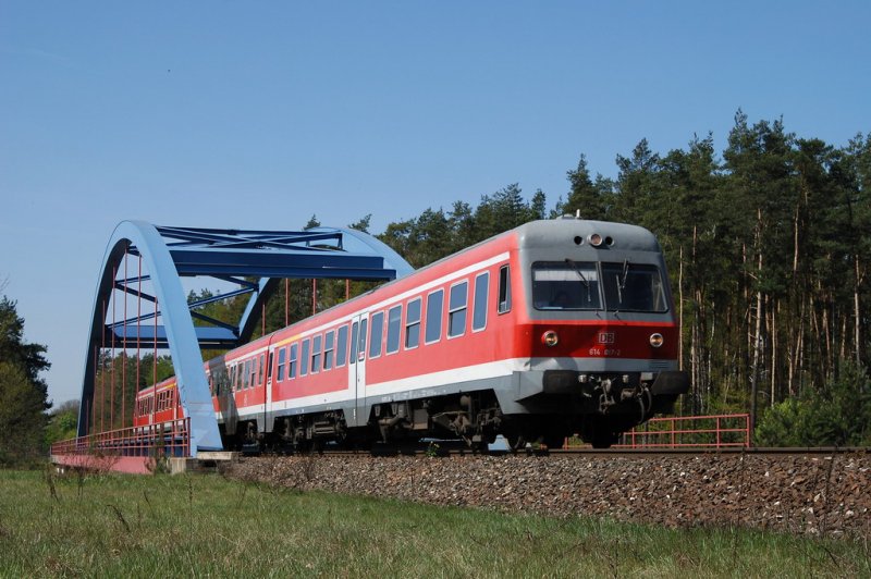 614 017 mit RB 35695 bei Neunkirchen am Sand (21.04.2007)