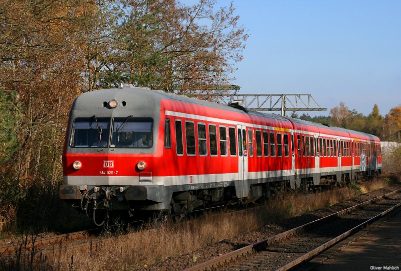 614 029/030 unterwegs als Regionalbahn von Neuhaus (Pegnitz) nach Nrnberg Hbf. Aufnahme kurz vor der Endstation in Behringersdorf, November 2007.