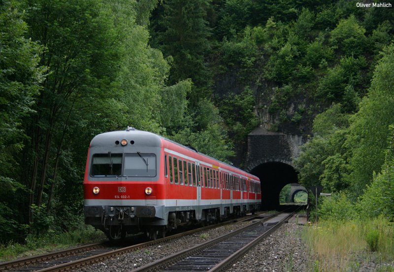 614 031/032 am 30.Juni 2007 auf der bekannten Tunnelstrecke im Pegnitztal. Aufnahme in Gntherstal, nahe Velden.