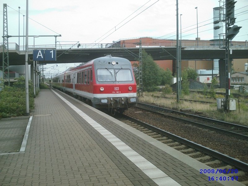614 082-5 auf Durchfahrt in Peine Ende Juni.