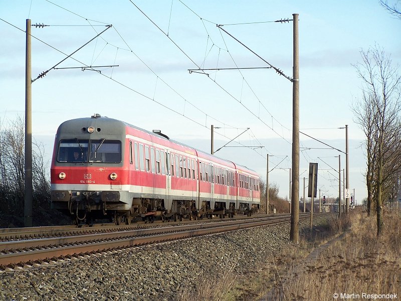 614 083 passiert am 08.Februar 2008 den Km 7,2 bei Frth. In wenigen Minuten wird er in Siegelsdorf ankommen.