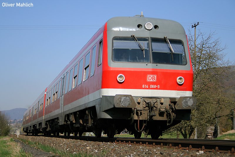 614 im Pegnitztal: 614 067/068 als RB Nrnberg Hbf - Neuhaus(Pegnitz).
Aufnahme am Ostersonntag 2007 bei Hohenstadt.